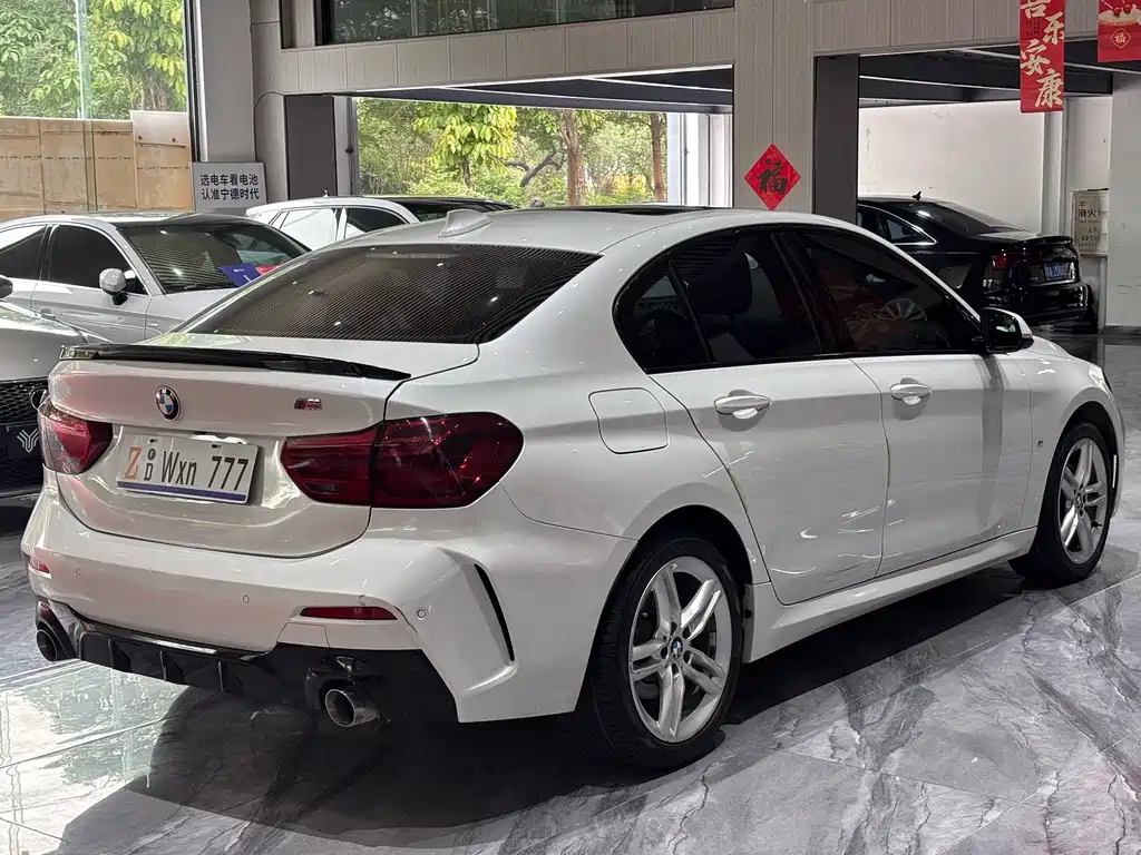 BMW 1 Series 2019 — фото 32