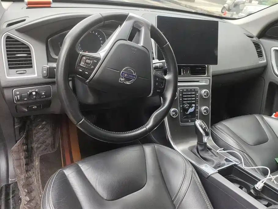 Volvo XC60 2016 — фото 12