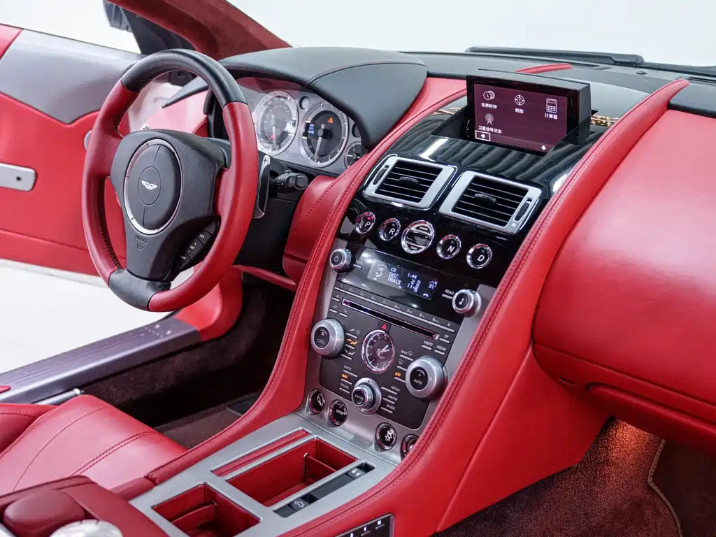 Aston Martin DB9 2014 — фото 13