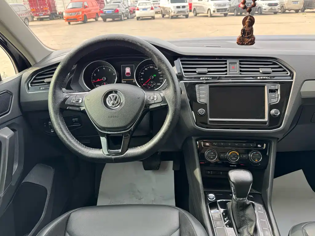 Volkswagen Tiguan L 2018 — фото 15