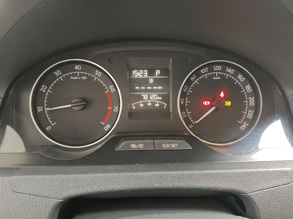 Skoda Rapid Spaceback 2015 — фото 18