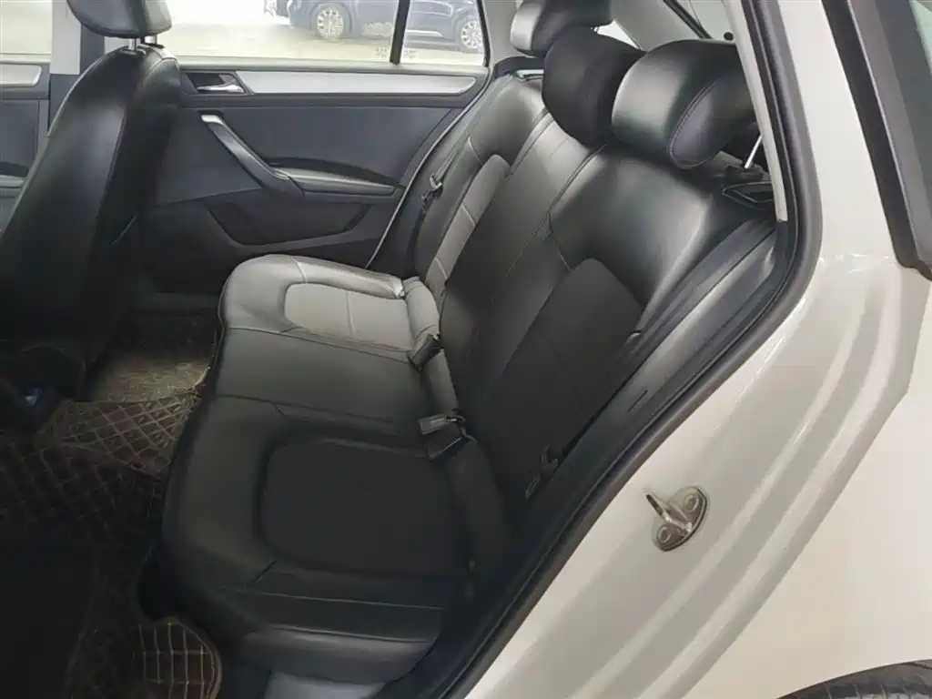 Skoda Rapid Spaceback 2015 — фото 24