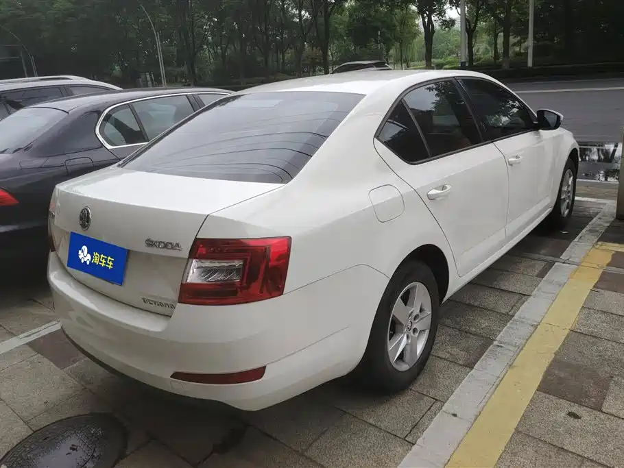 Skoda Octavia 2015 — фото 3