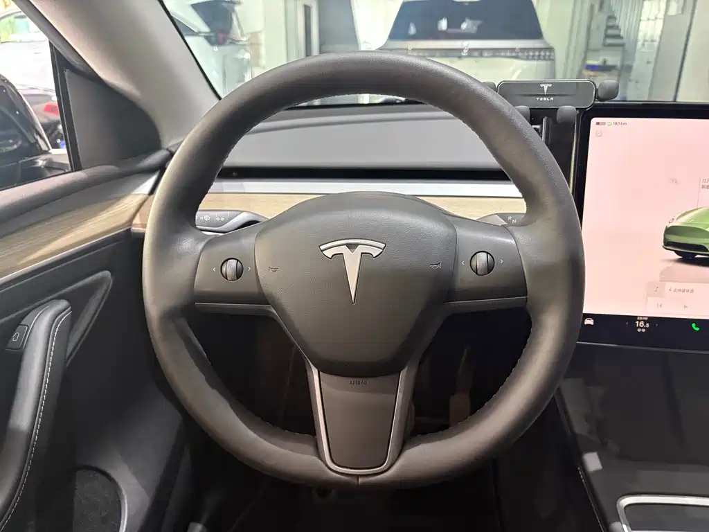 Tesla Model Y 2023 — фото 8
