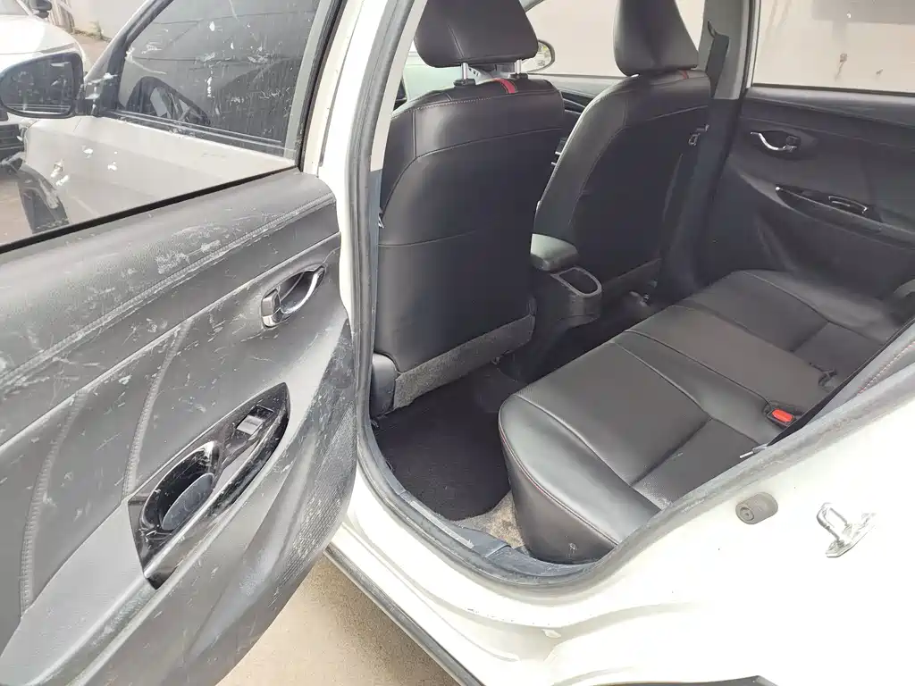 Toyota Yaris L 2022