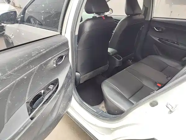 Toyota Yaris L 2022