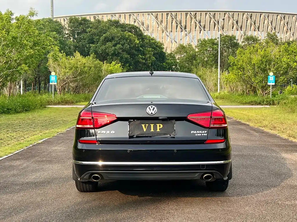 Volkswagen Passat 2017 — фото 10
