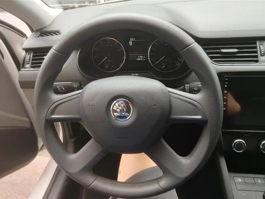 Skoda Octavia 2015 — фото 15
