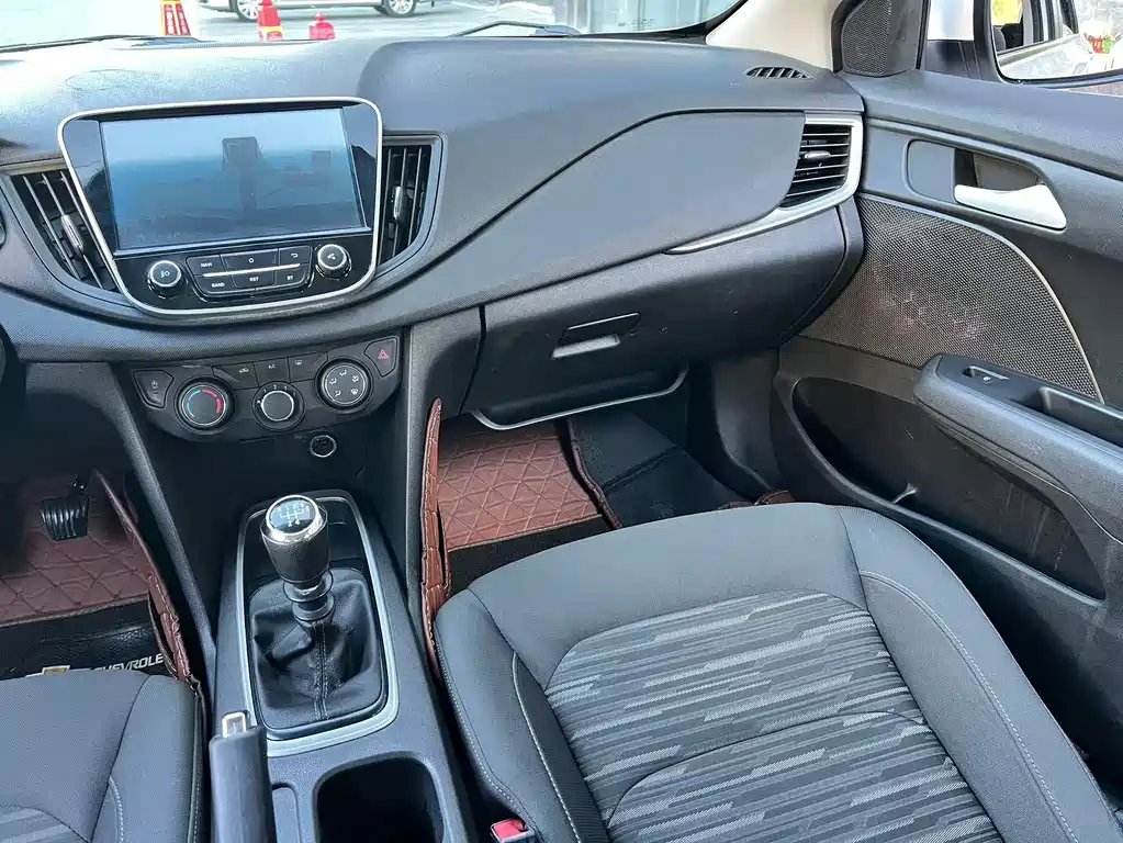Chevrolet Cavalier 2018 — фото 11
