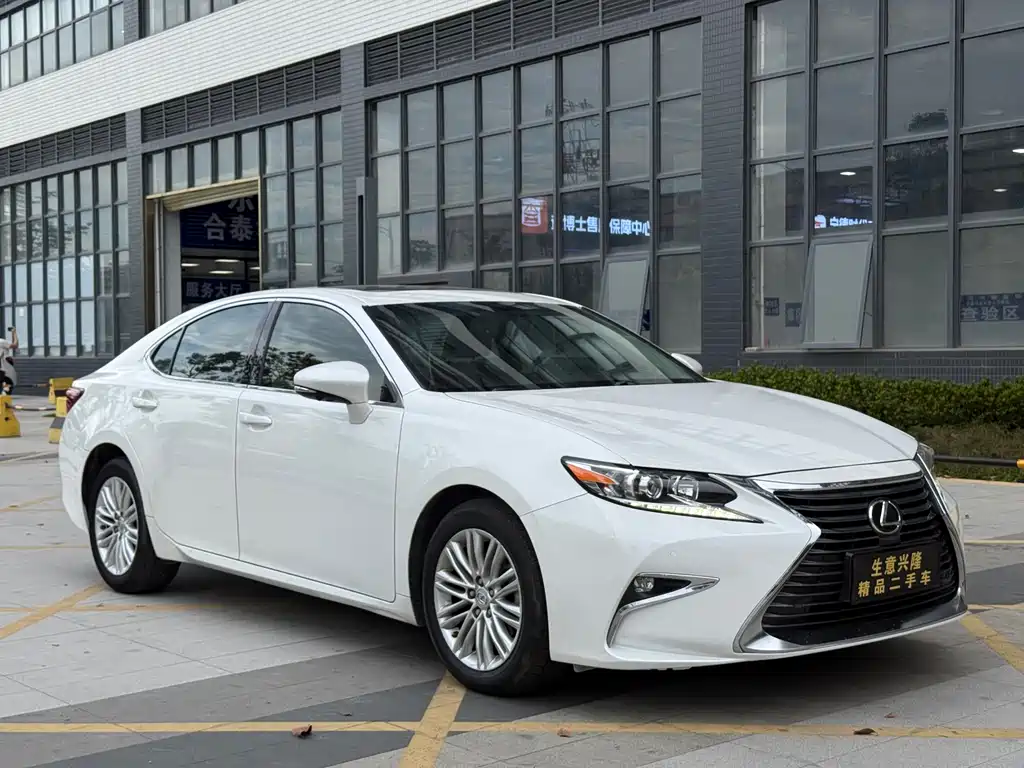 Lexus ES 2017 — фото 3