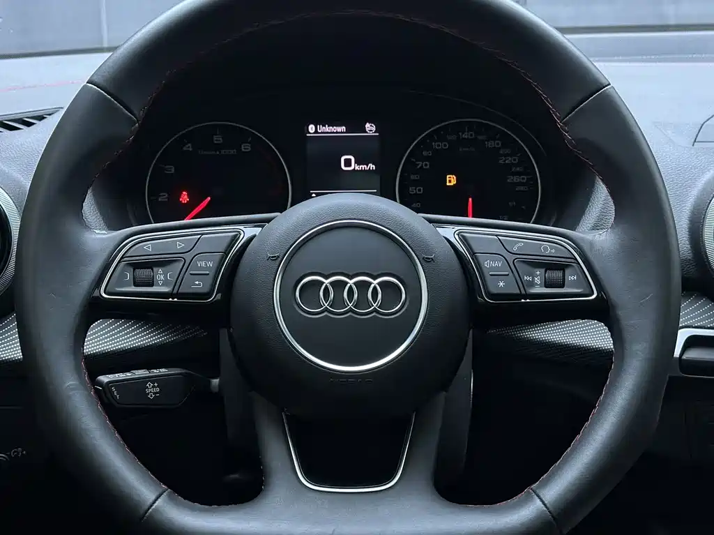 Audi Q2L 2023 — фото 12