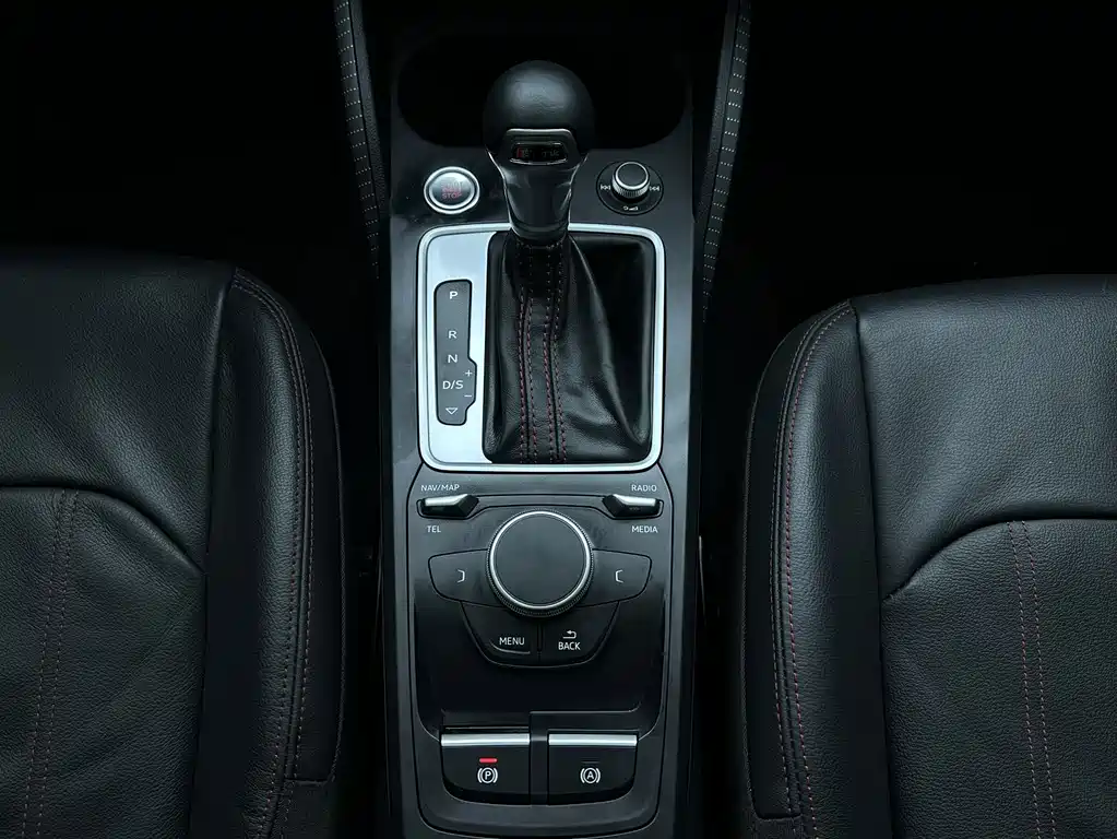 Audi Q2L 2023 — фото 16