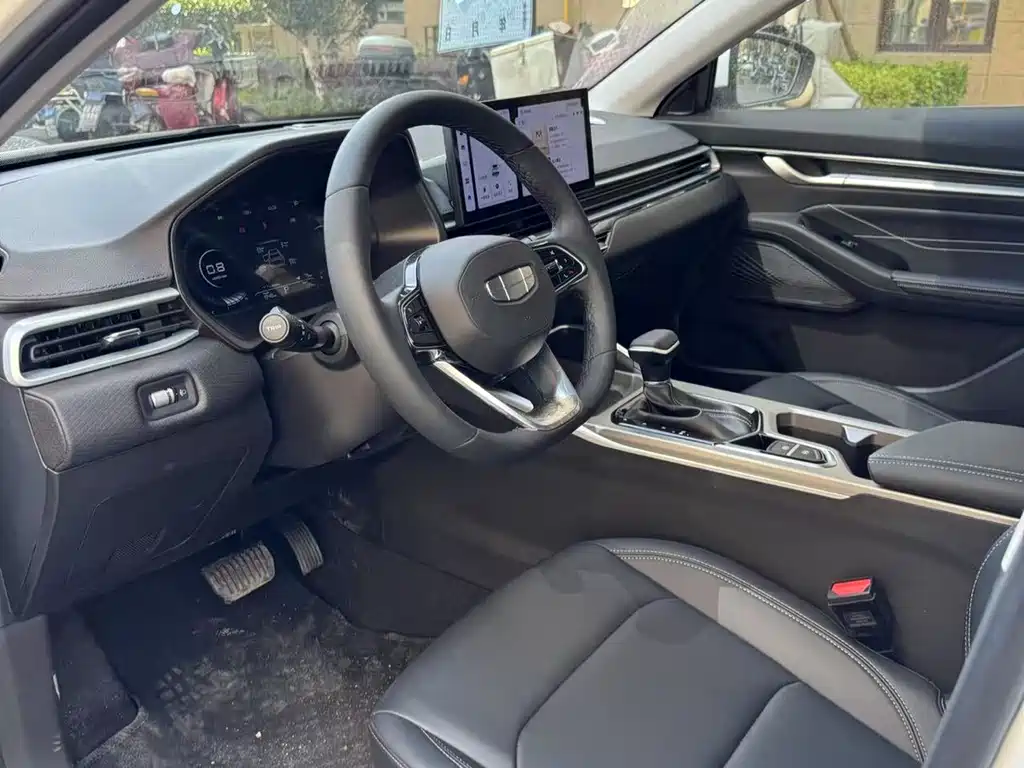 Geely Emgrand 2021