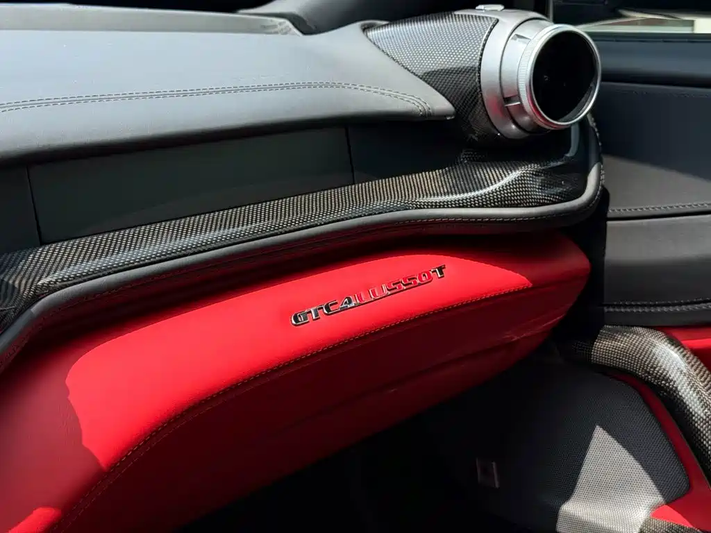 Ferrari GTC4Lusso 2018 — фото 13