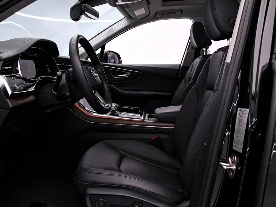 Audi Q7 2023 — фото 12