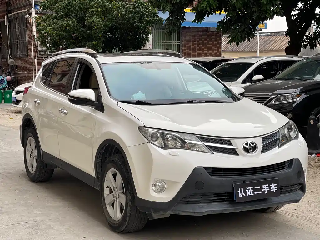 Toyota RAV4 2014 — фото 2