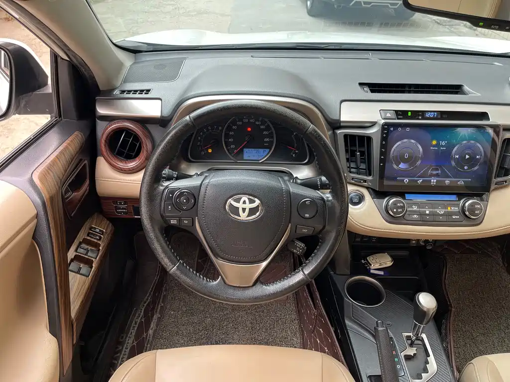 Toyota RAV4 2014 — фото 10