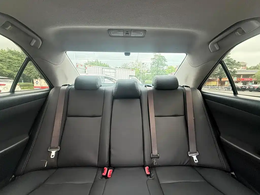 Toyota Camry 2014 — фото 11