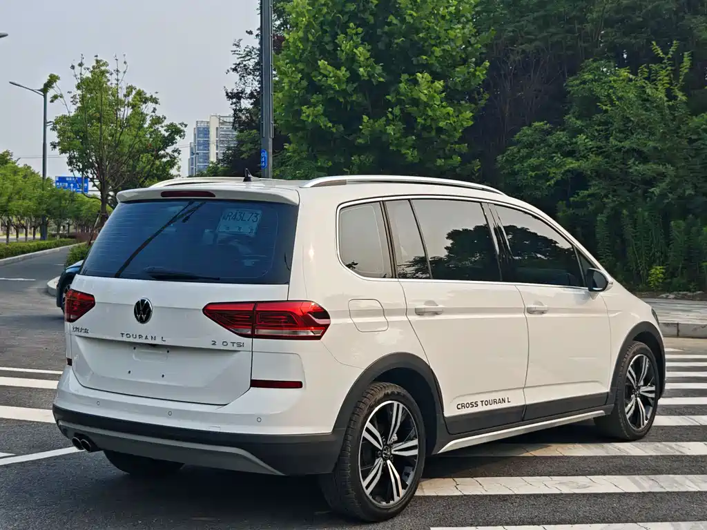 Volkswagen Touran 2023 — фото 31