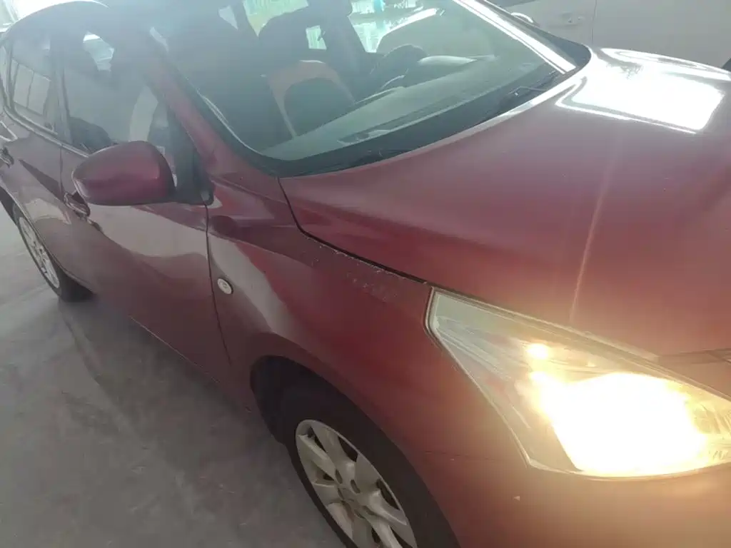 Nissan Tiida 2015