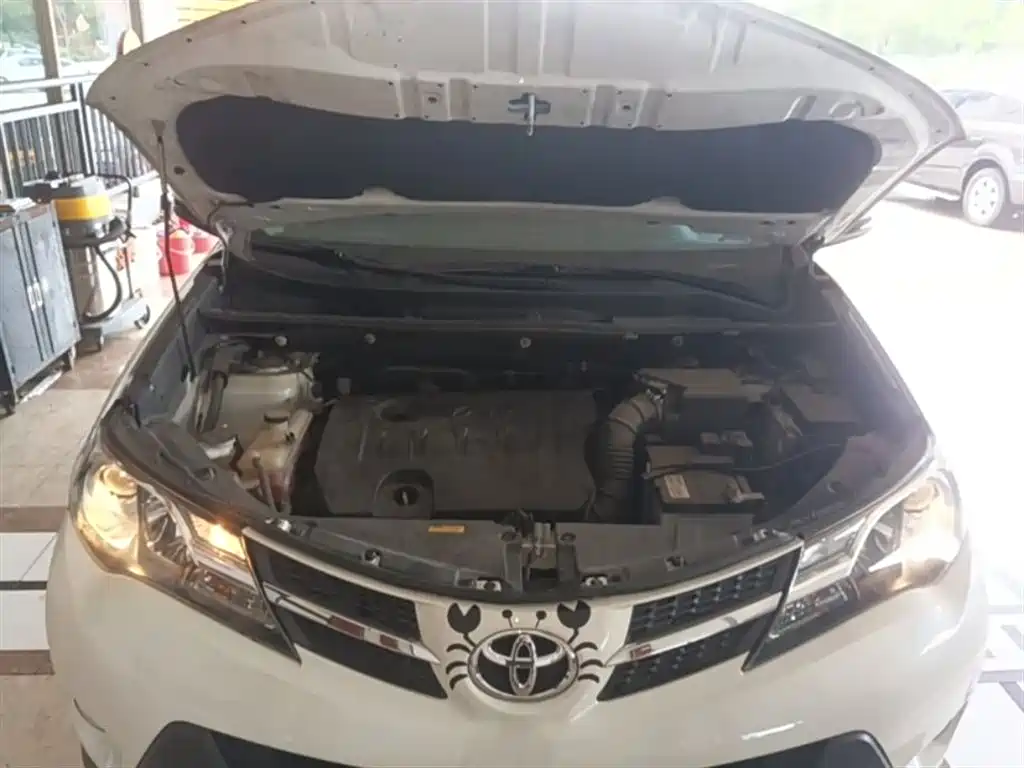 Toyota RAV4 2015 — фото 20