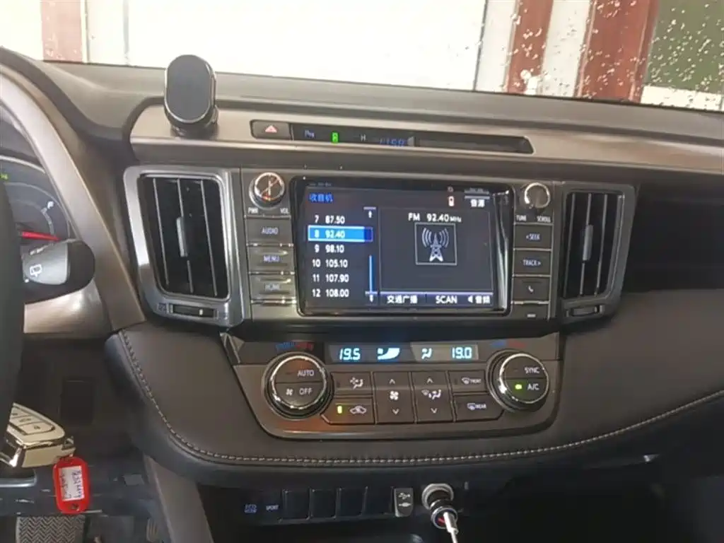 Toyota RAV4 2015 — фото 13