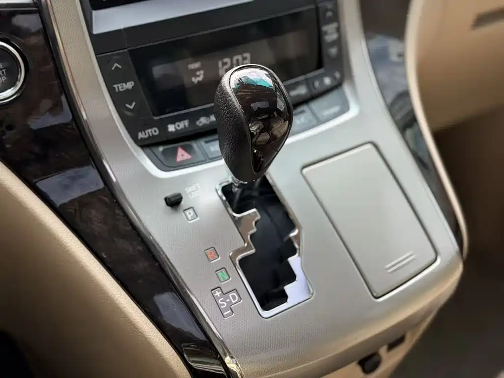 Toyota Alphard 2015 — фото 19