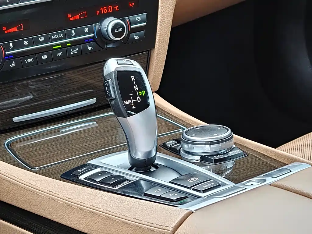 BMW 7 Series 2015 — фото 12