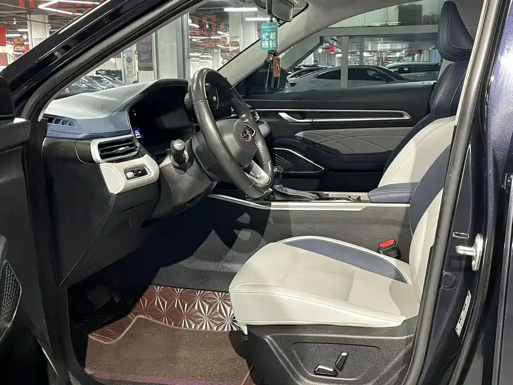Geely Emgrand 2022