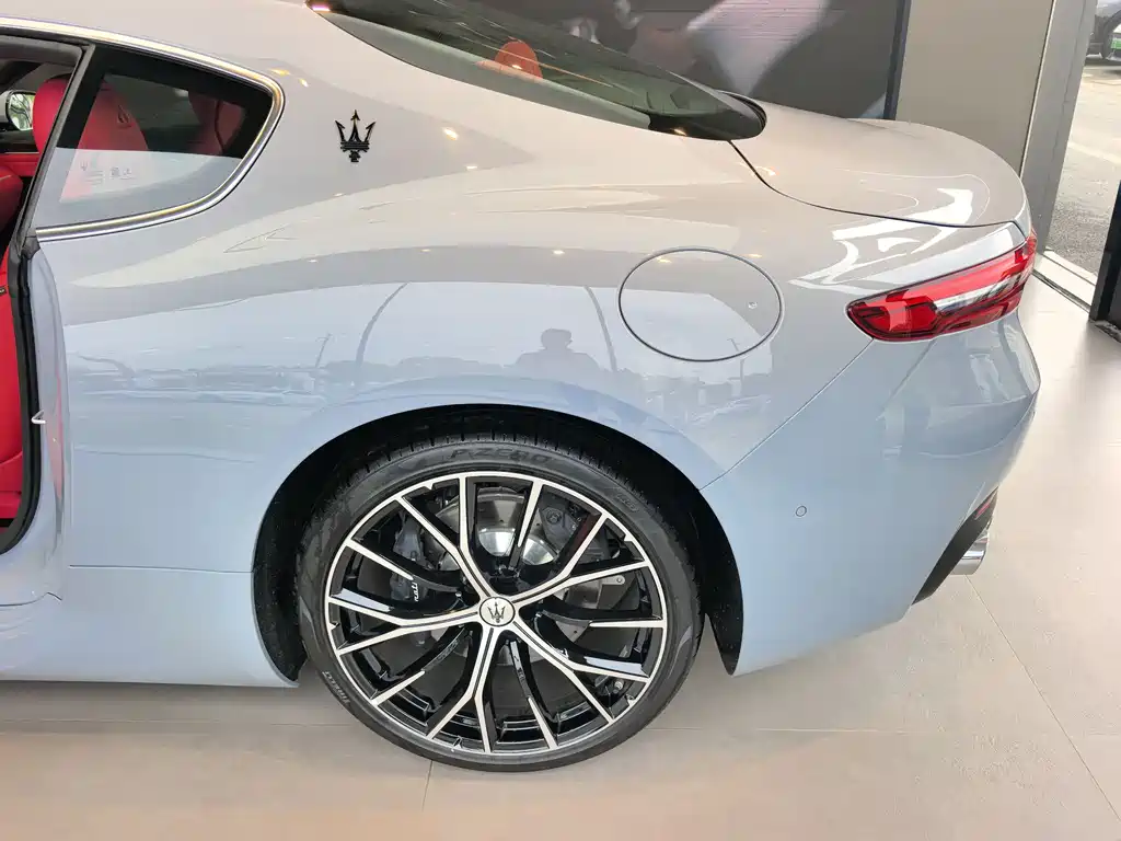 Maserati GranTurismo — фото 5