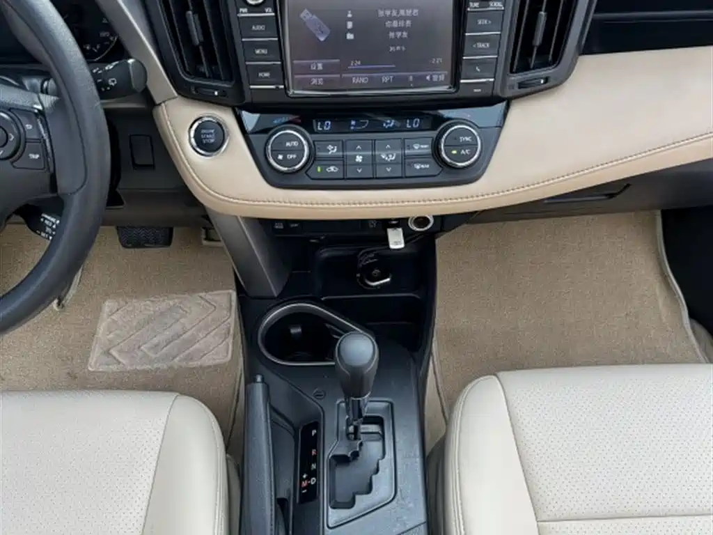 Toyota RAV4 2019 — фото 17
