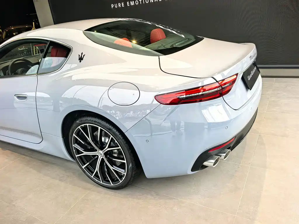 Maserati GranTurismo — фото 9
