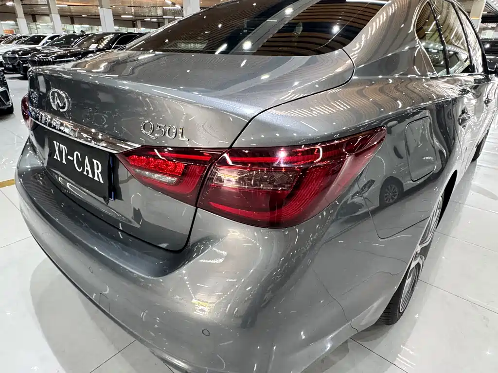 Infiniti Q50L 2018 — фото 32