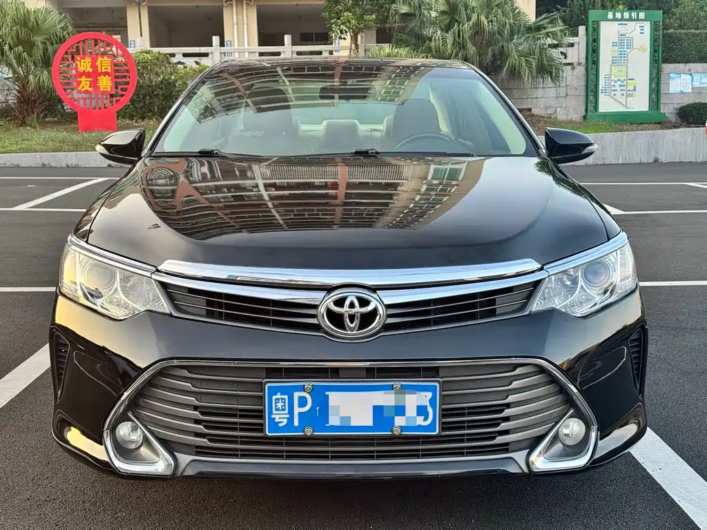 Toyota Camry 2016 — фото 1