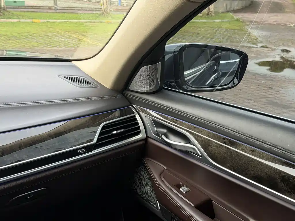 BMW 7 Series 2019 — фото 16
