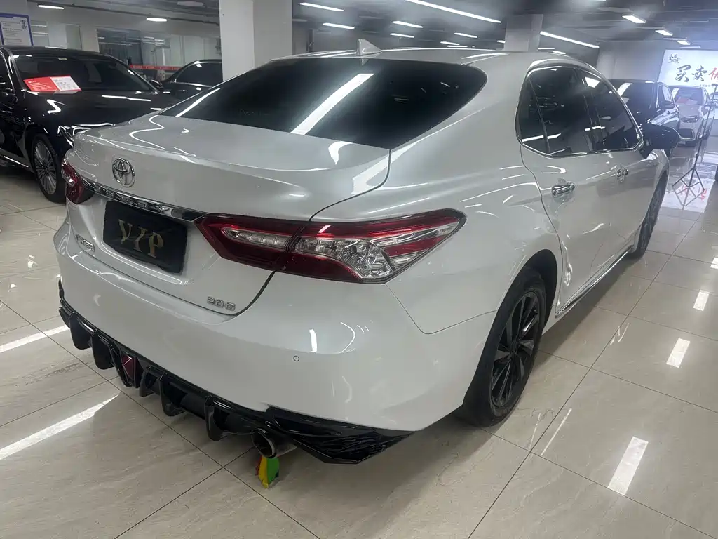 Toyota Camry 2023 — фото 11