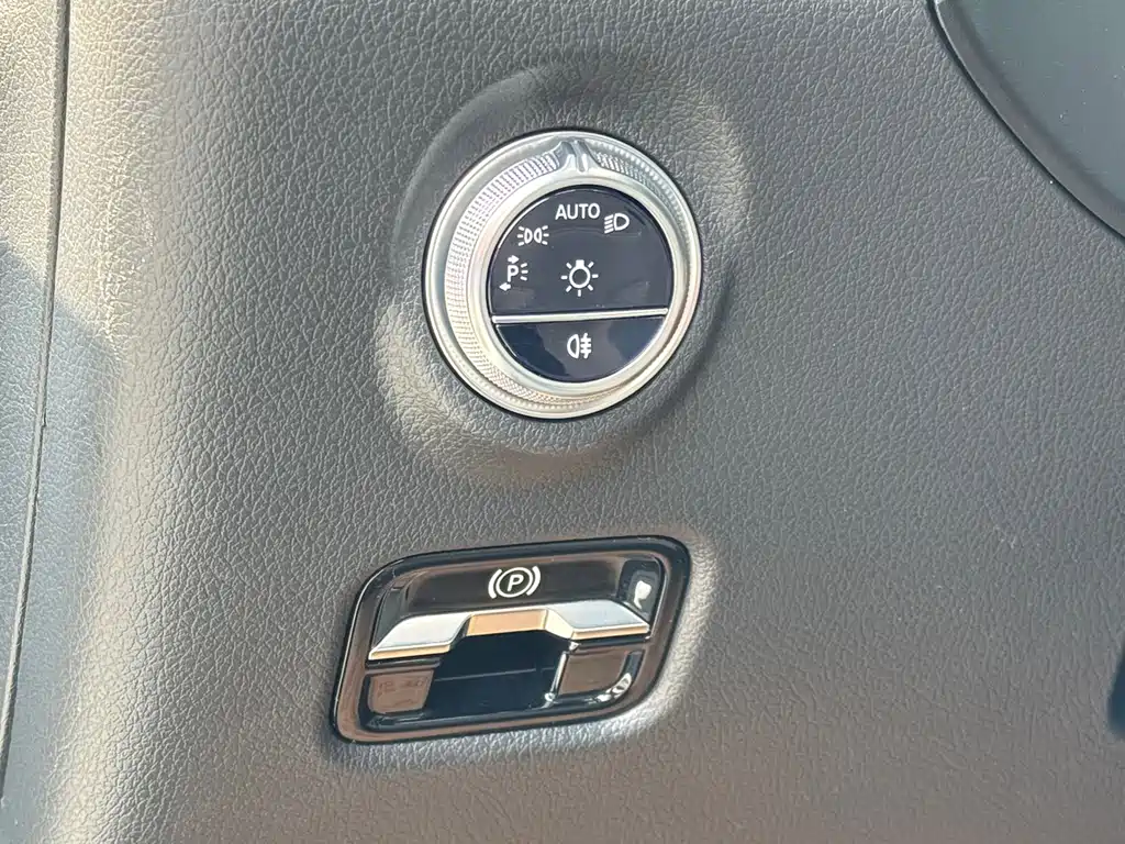 Mercedes-Benz C-Class 2023 — фото 15