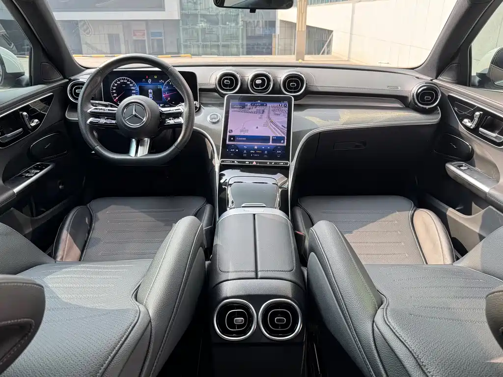 Mercedes-Benz C-Class 2023 — фото 17