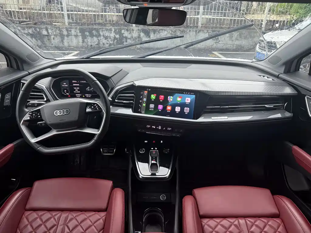 Audi Q4 e-tron 2023 — фото 10