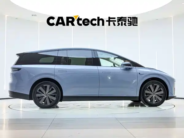 Li Auto i8 2025
