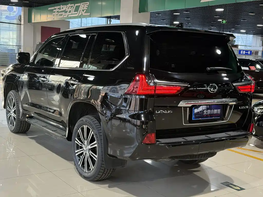 Lexus LX 2017 — фото 17