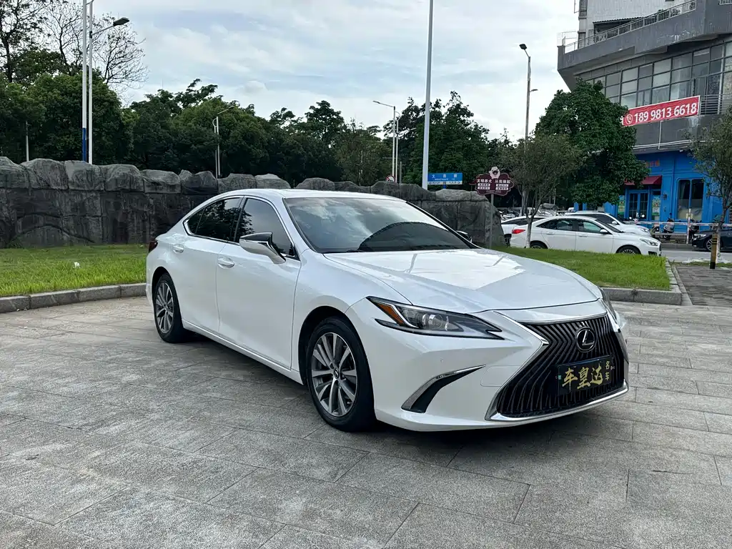 Lexus ES 2018 — фото 3