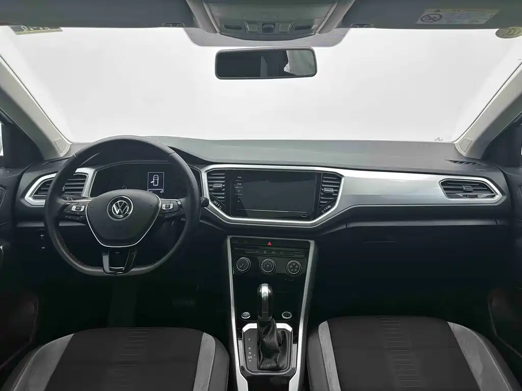 Volkswagen T-Roc 2023 — фото 13