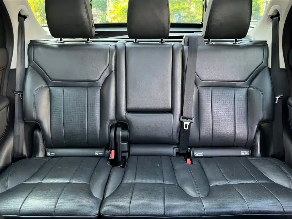 Land Rover Discovery 2017 — фото 15