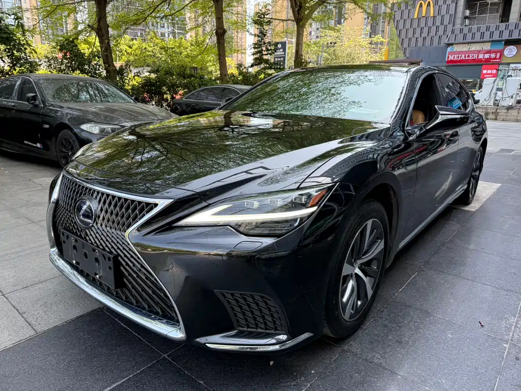 Lexus LS 2021
