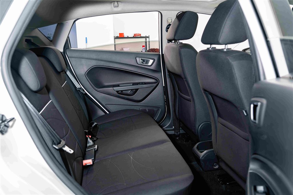 Ford Fiesta 2015 — фото 20