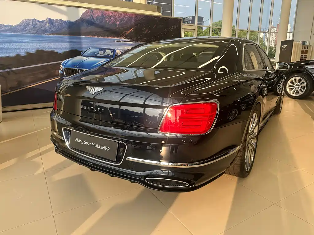 Bentley Flying Spur — фото 9