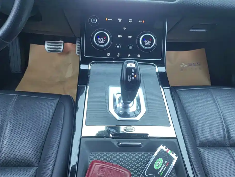 Land Rover Evoque 2020 — фото 16