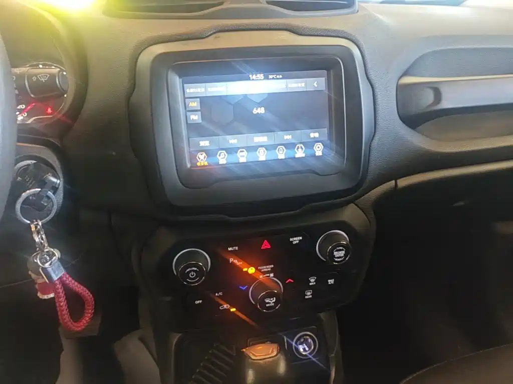 Jeep Renegade 2019 — фото 13