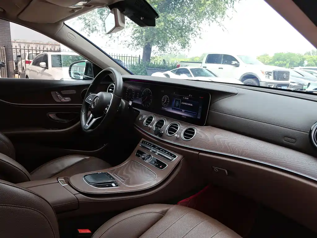Mercedes-Benz E-Class 2020 — фото 11